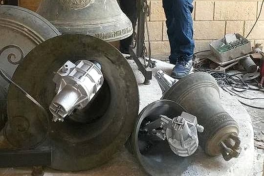 Καμπάνες με ηλεκτροσφυριά στον Άγιο Γεώργιο στο Κάιρο